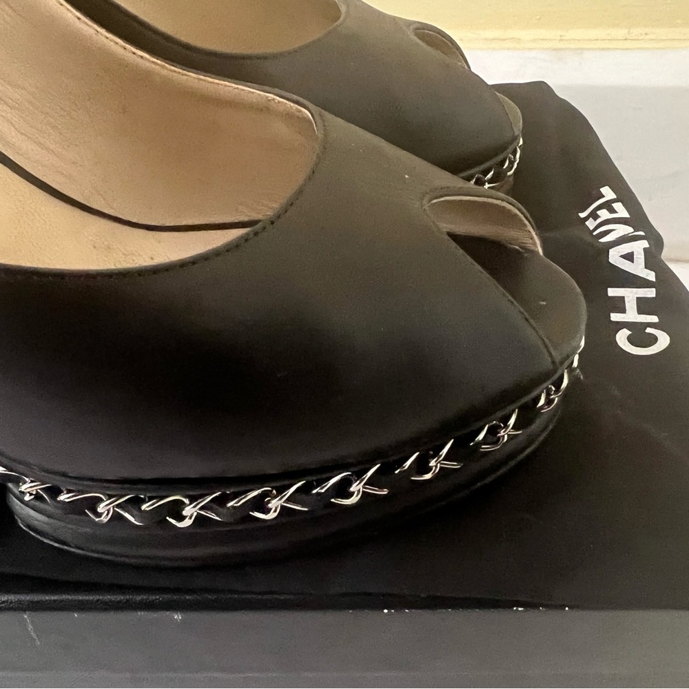 Chanel shoes - Picture 8 of 10